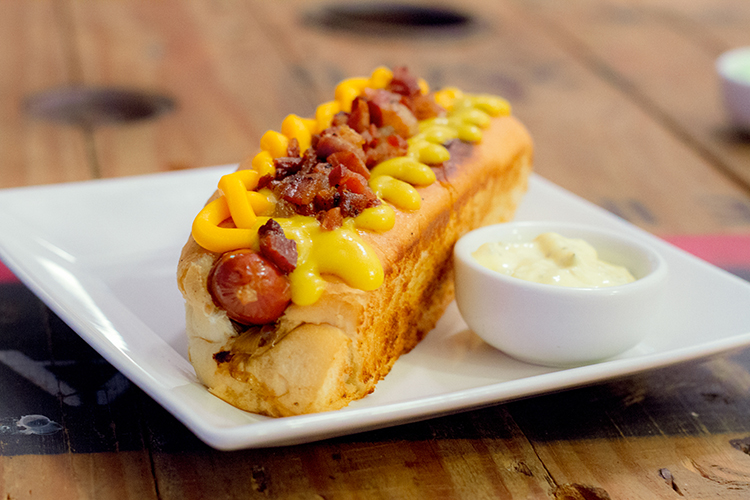 10 receitas gourmet de cachorro quente para degustar no Dia do Hot Dog